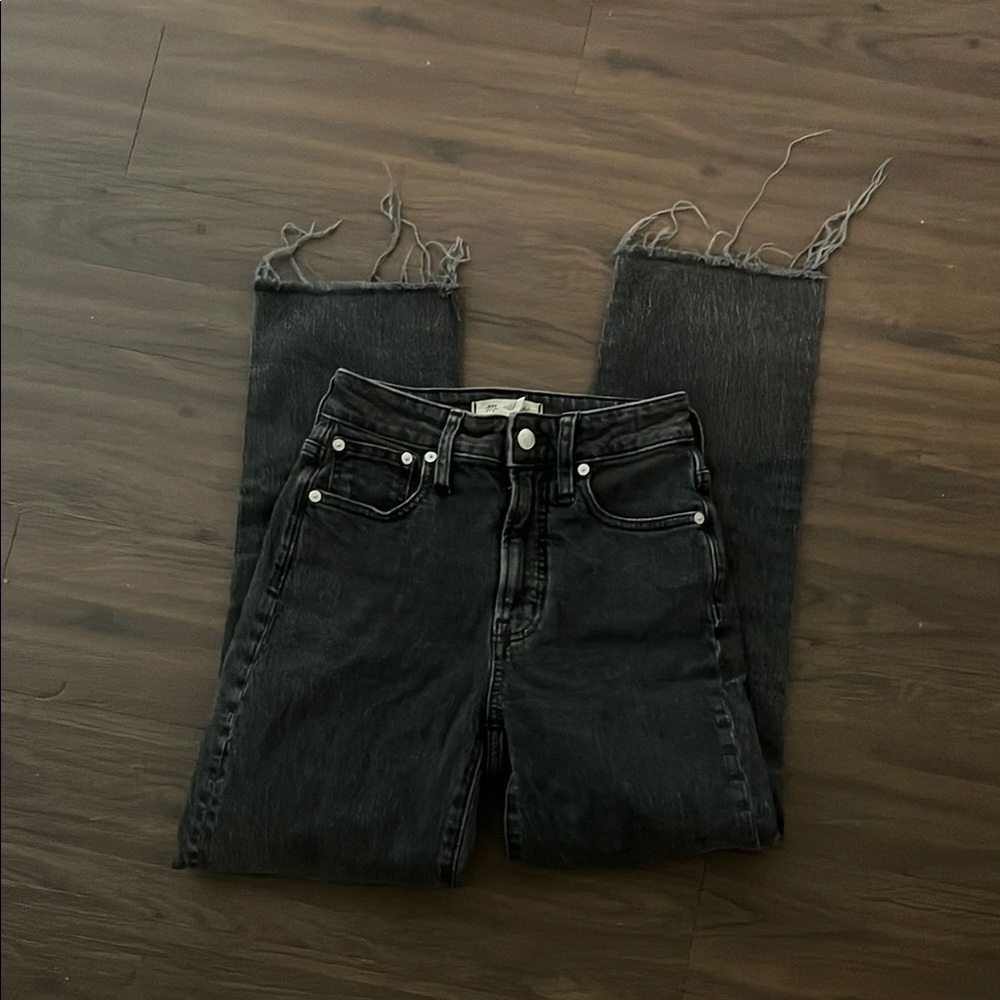 Black Ankle Cropped Jeans with Distressed Hem